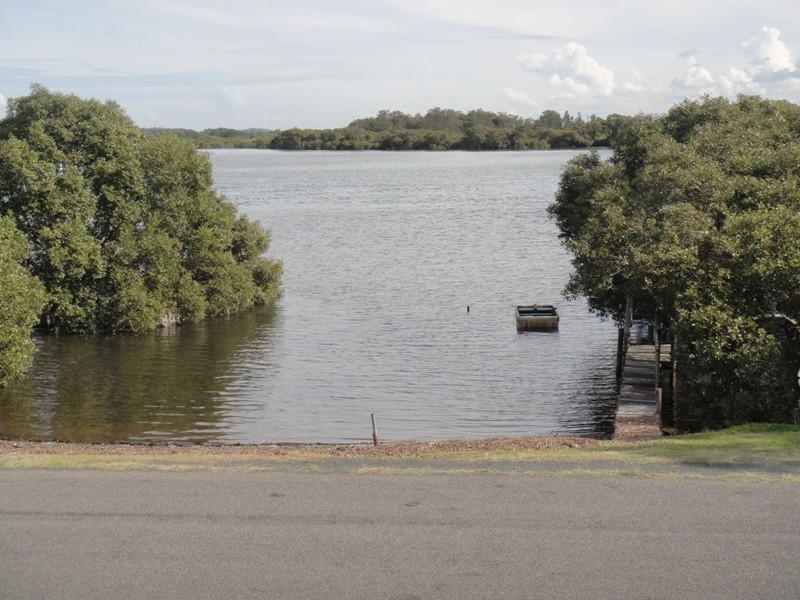 18 Moira Parade, Hawks Nest NSW 2324