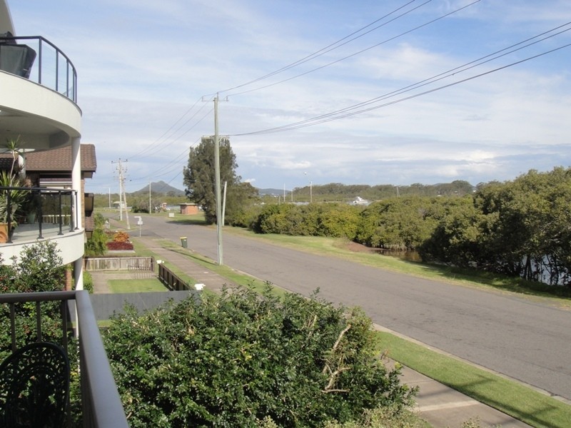 18 Moira Parade, Hawks Nest NSW 2324