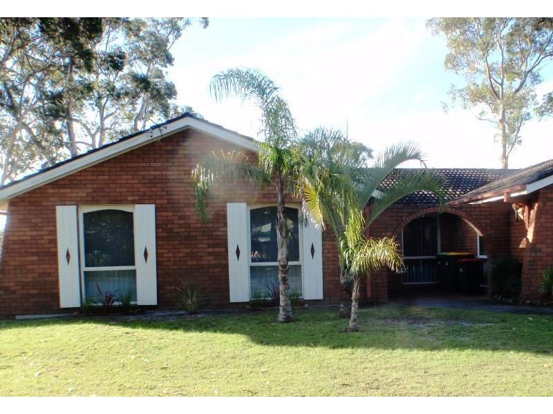 74 Moira Parade, Hawks Nest NSW 2324