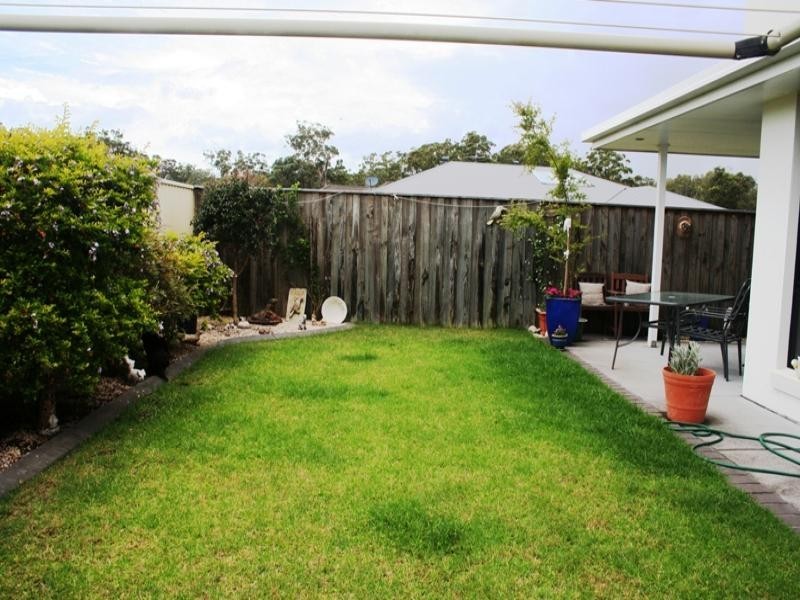 2/9 Sinclair Drive, Tea Gardens NSW 2324