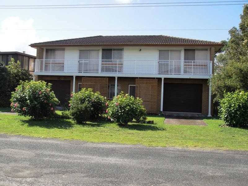 8 Pelican Avenue, Hawks Nest NSW 2324