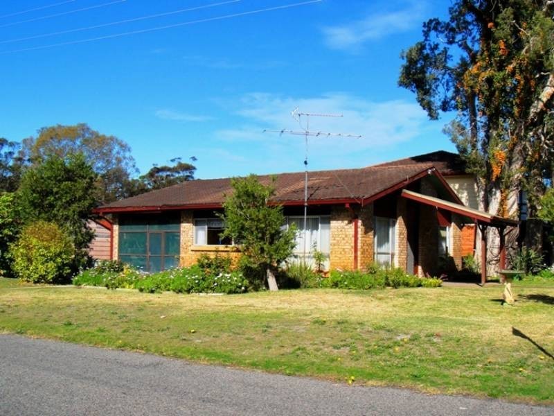 18 Muneela Avenue, Hawks Nest NSW 2324
