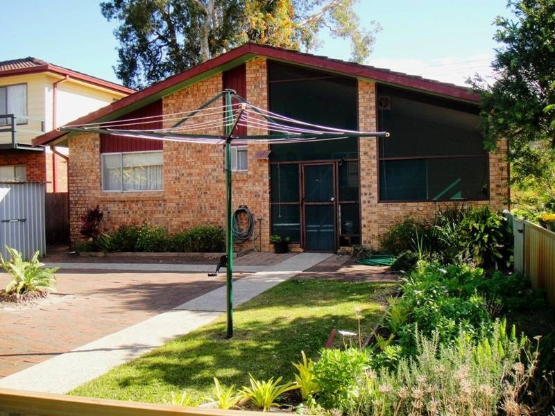 18 Muneela Avenue, Hawks Nest NSW 2324