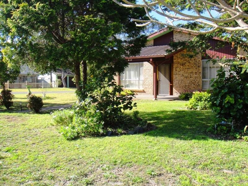 18 Muneela Avenue, Hawks Nest NSW 2324