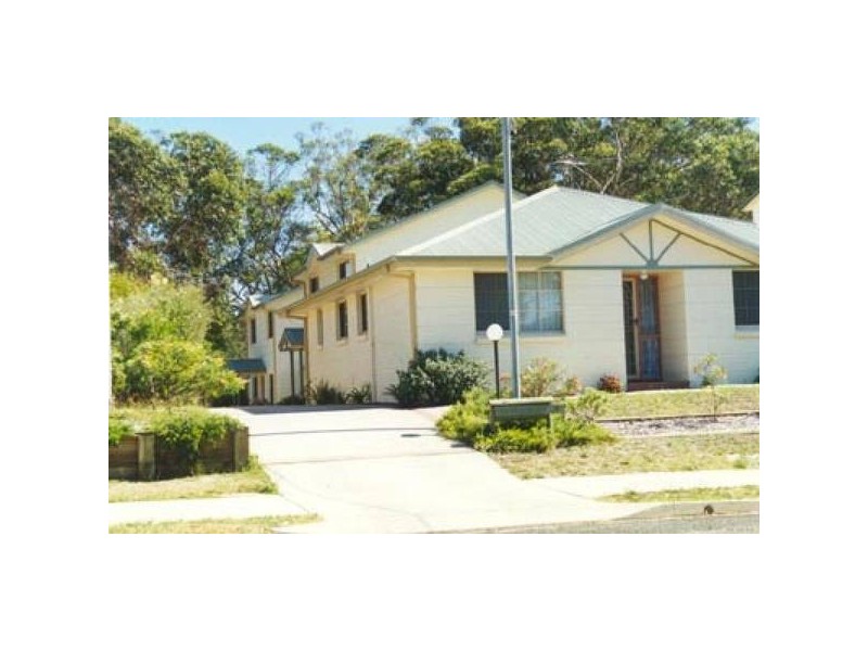 2/9 Yamba Street, Hawks Nest NSW 2324