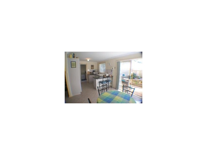 2/9 Yamba Street, Hawks Nest NSW 2324
