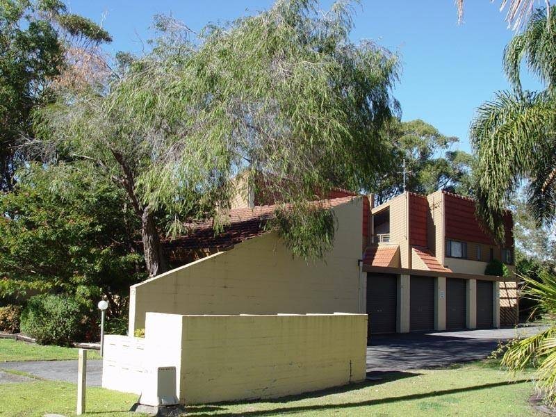 2/72 Mirreen Street, Hawks Nest NSW 2324
