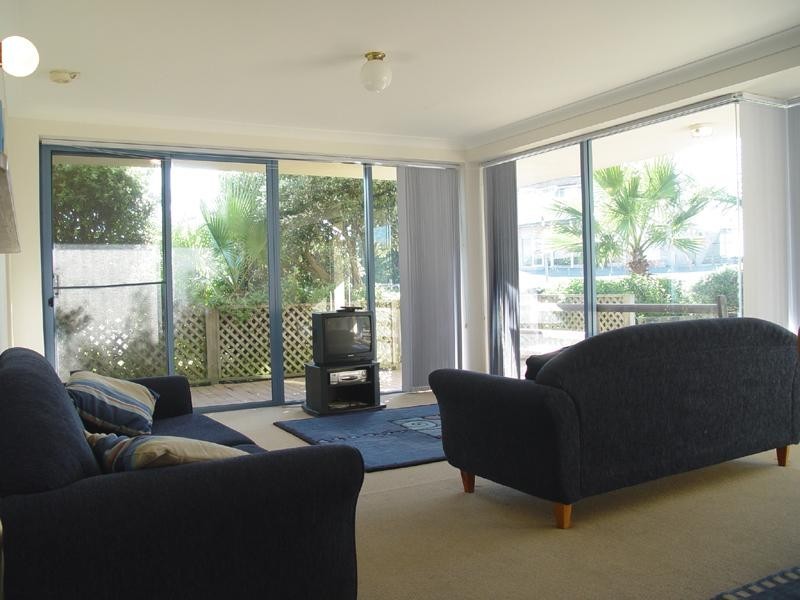 8/1 Beach Road, Hawks Nest NSW 2324