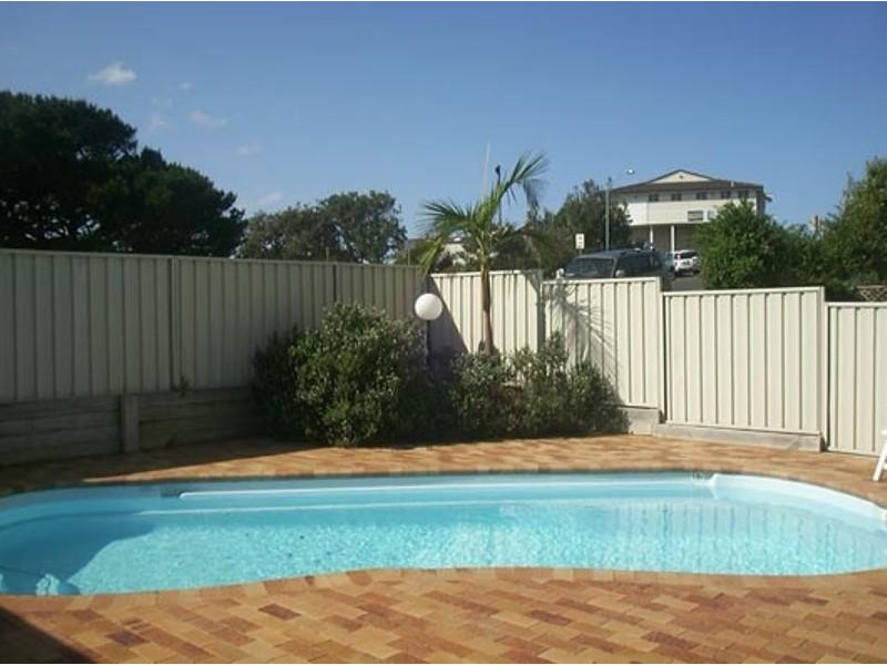 8/1 Beach Road, Hawks Nest NSW 2324