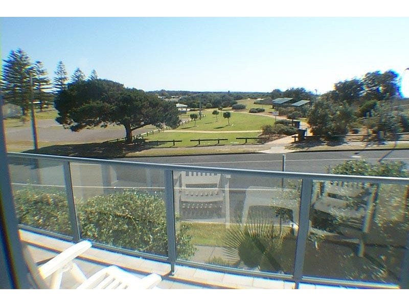 10/1 Beach Road, Hawks Nest NSW 2324