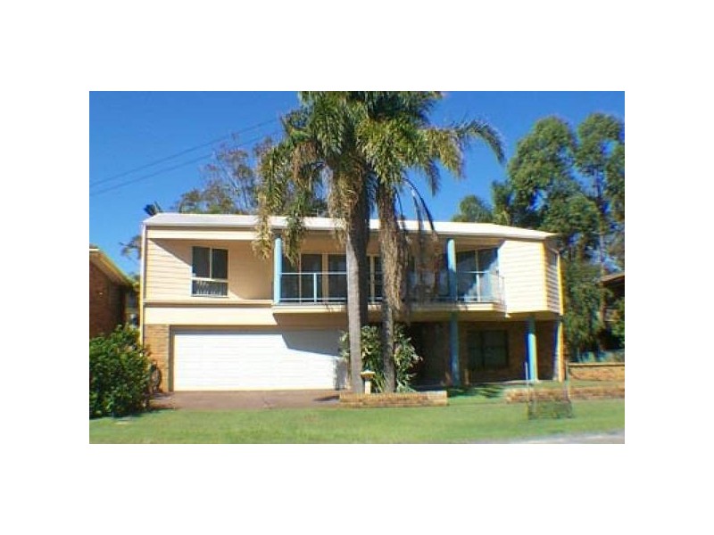 4 Fishermans Walk, Hawks Nest NSW 2324