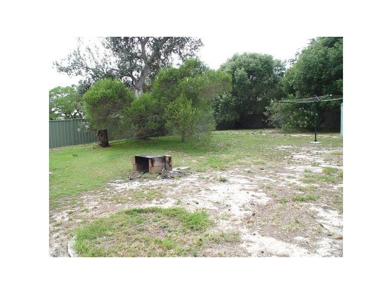 8 Bennett Street, Hawks Nest NSW 2324