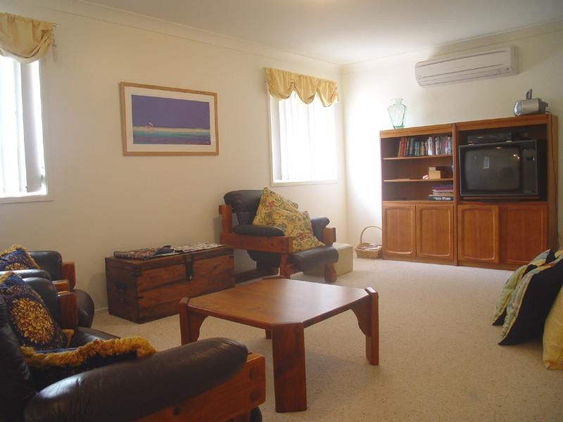 2 Kikarra Crescent, Hawks Nest NSW 2324