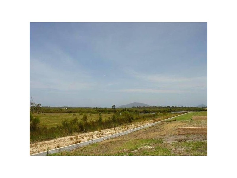 82 WINDWARD Circuit, Tea Gardens NSW 2324