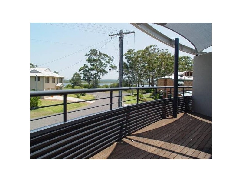 2/6 Muneela Avenue, Hawks Nest NSW 2324