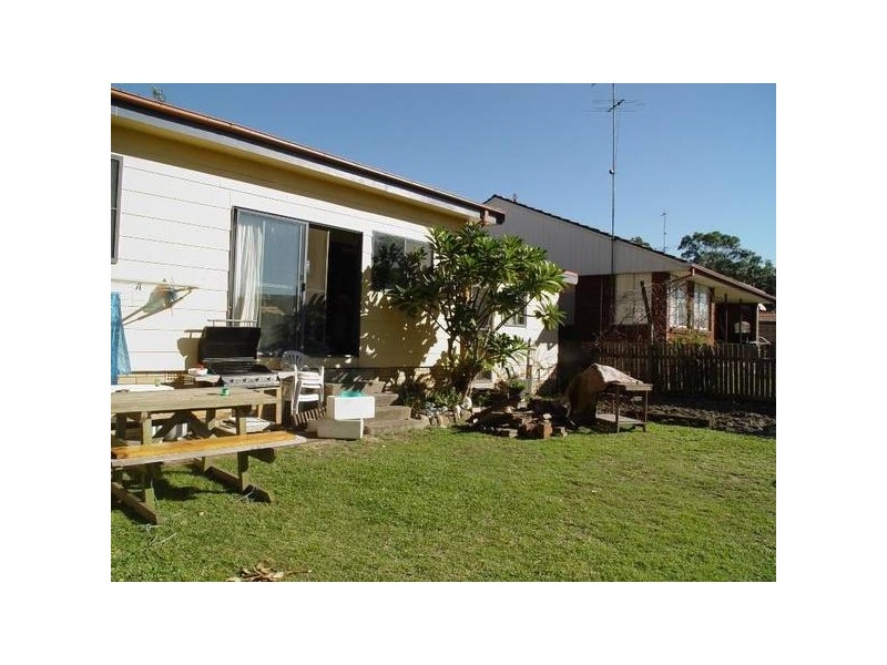 17 COUPLAND Avenue, Tea Gardens NSW 2324