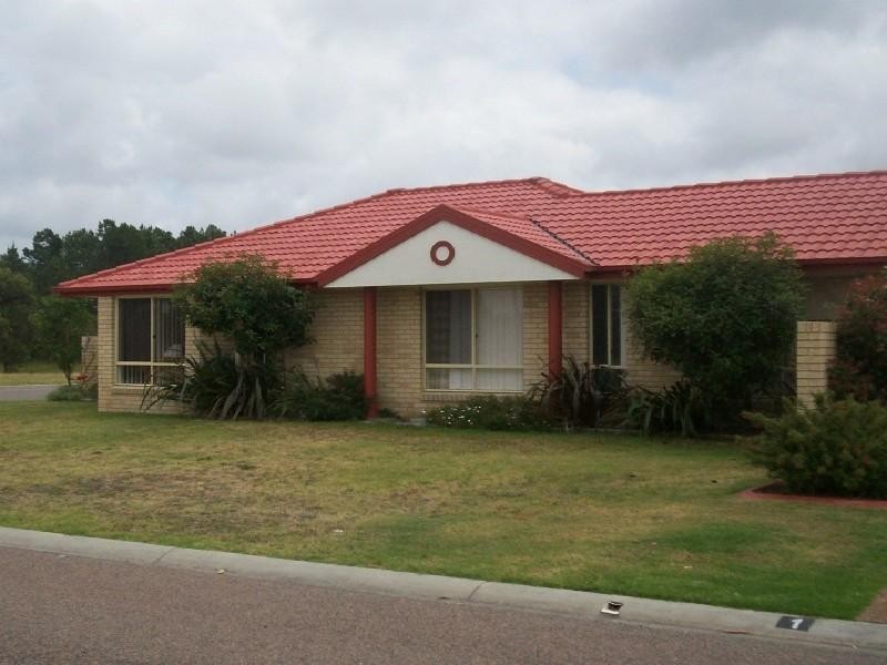 1/3 Spinifex Avenue, Tea Gardens NSW 2324