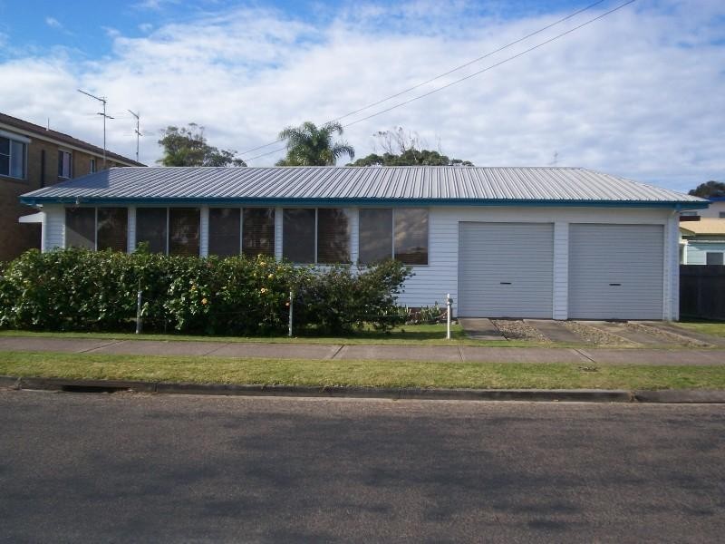 30 Moira Parade, Hawks Nest NSW 2324