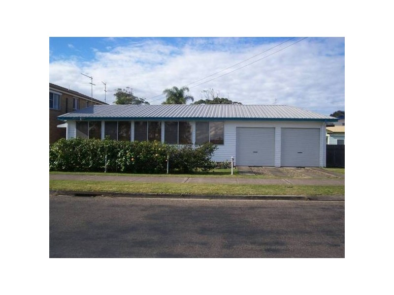 30 Moira Parade, Hawks Nest NSW 2324