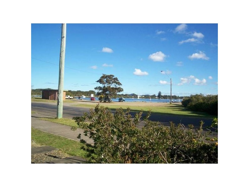 30 Moira Parade, Hawks Nest NSW 2324
