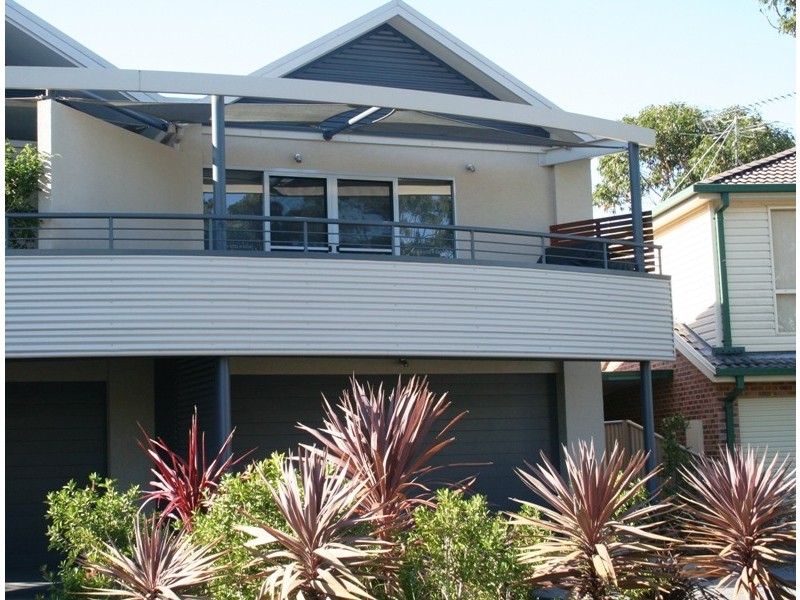 2/6 Muneela Avenue, Hawks Nest NSW 2324