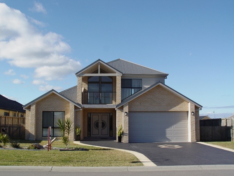 17 WINDWARD CIRCUIT, Tea Gardens NSW 2324