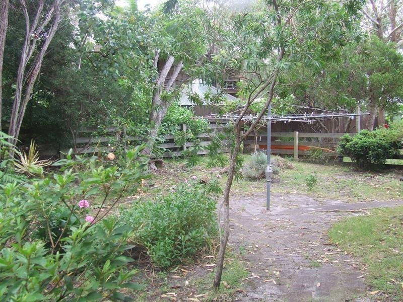 25 Russell Street, Hawks Nest NSW 2324