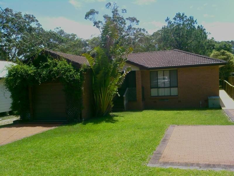 21 Russell Street, Hawks Nest NSW 2324