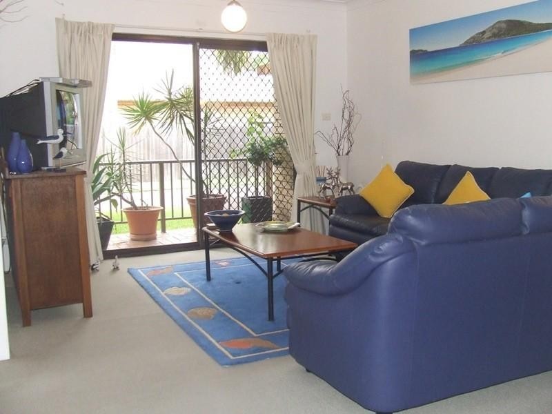 2/70 Mirreen Street, Hawks Nest NSW 2324