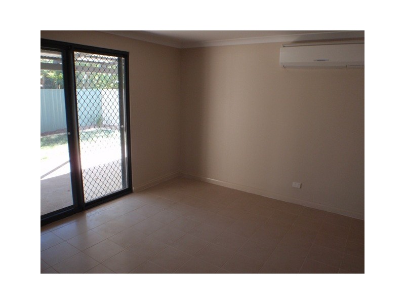 1/4 Reynolds Place, South Hedland WA 6722