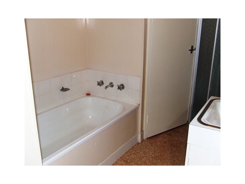 4 Warrambucca Crescent, Newman WA 6753