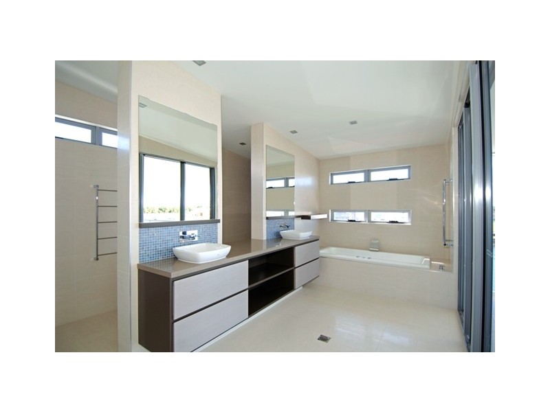 63 Windward Place, Jacobs Well QLD 4208