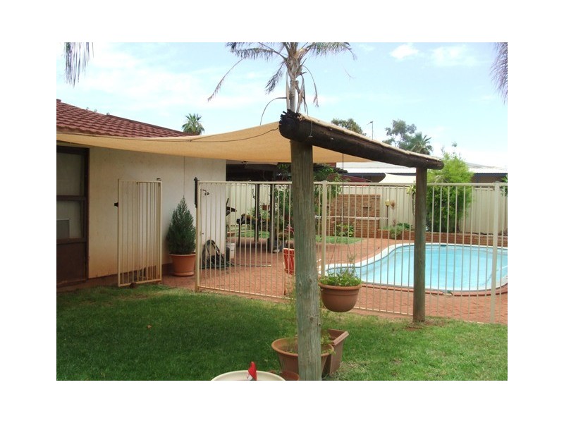 13 Jabbarup Cres, Newman WA 6753