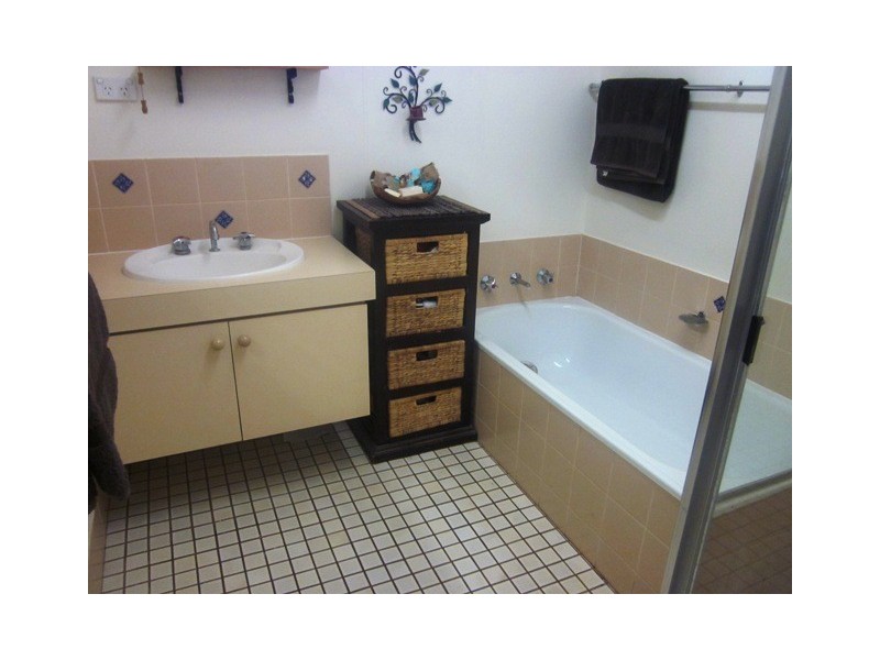 10 Nicholls Place, Newman WA 6753