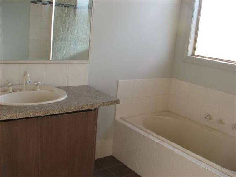 28 Armstrong Way, Newman WA 6753