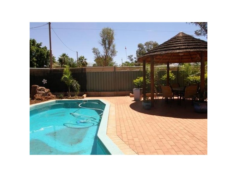 12 Giles Avenue, Newman WA 6753