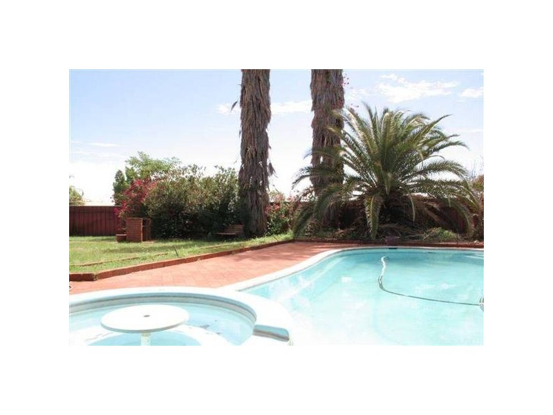 18 Kurrajong Crescent, Newman WA 6753