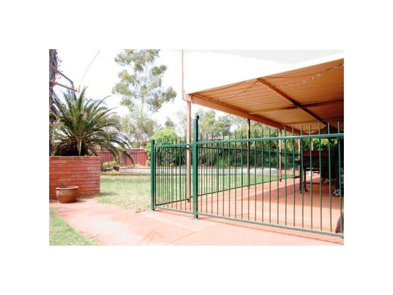 18 Kurrajong Crescent, Newman WA 6753