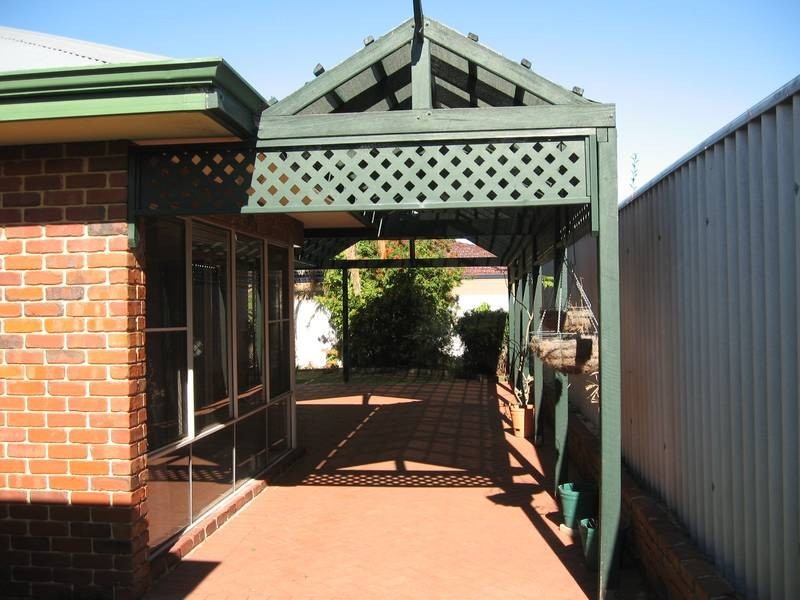 1 Brandwood Gardens, Leeming WA 6149