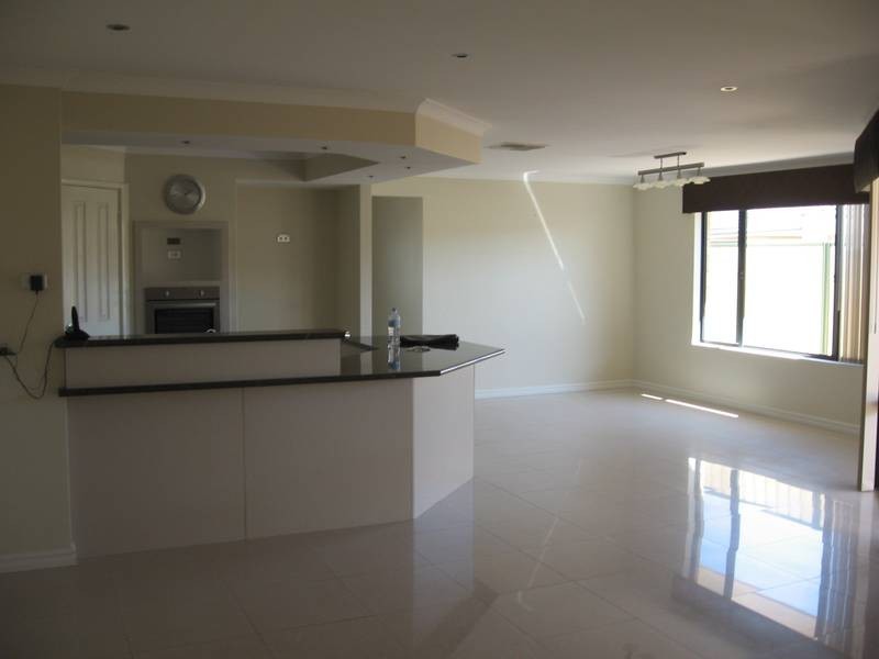 14 Sheringham Bend, Success WA 6164