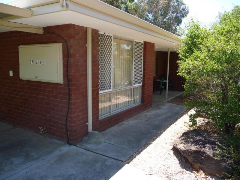 39A Freesia Way, Willetton WA 6155