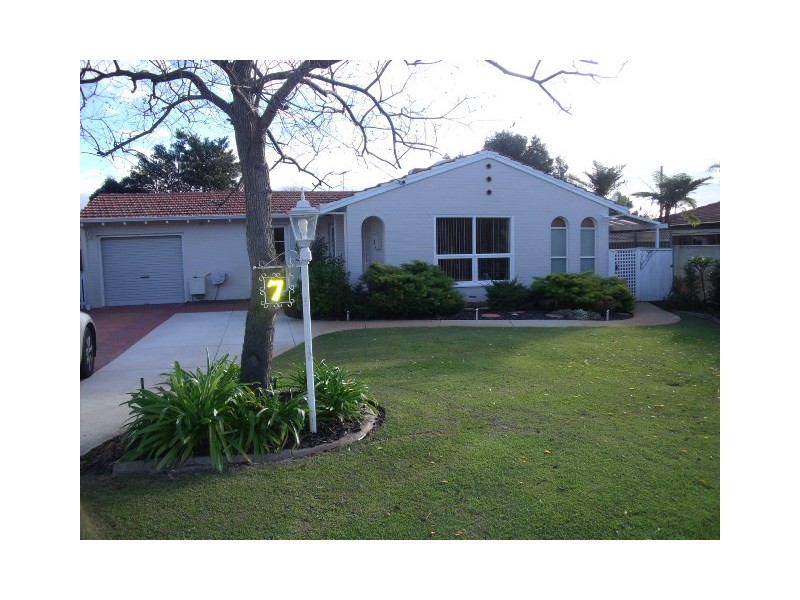 7 Flinders Crescent, Bull Creek WA 6149