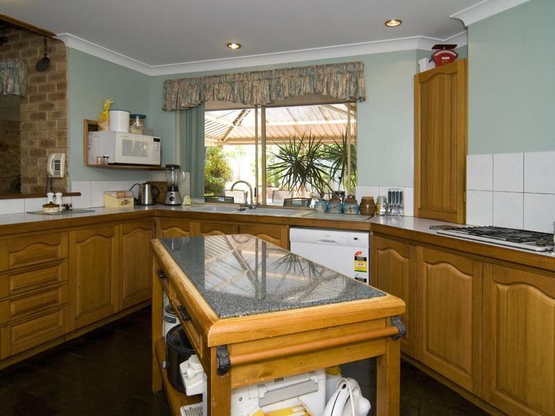 3 Neave Close, Leeming WA 6149