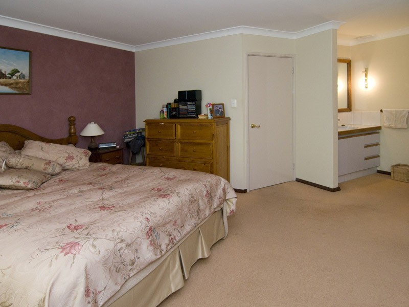 3 Neave Close, Leeming WA 6149