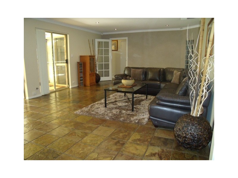 5 Charrington Court, Leeming WA 6149