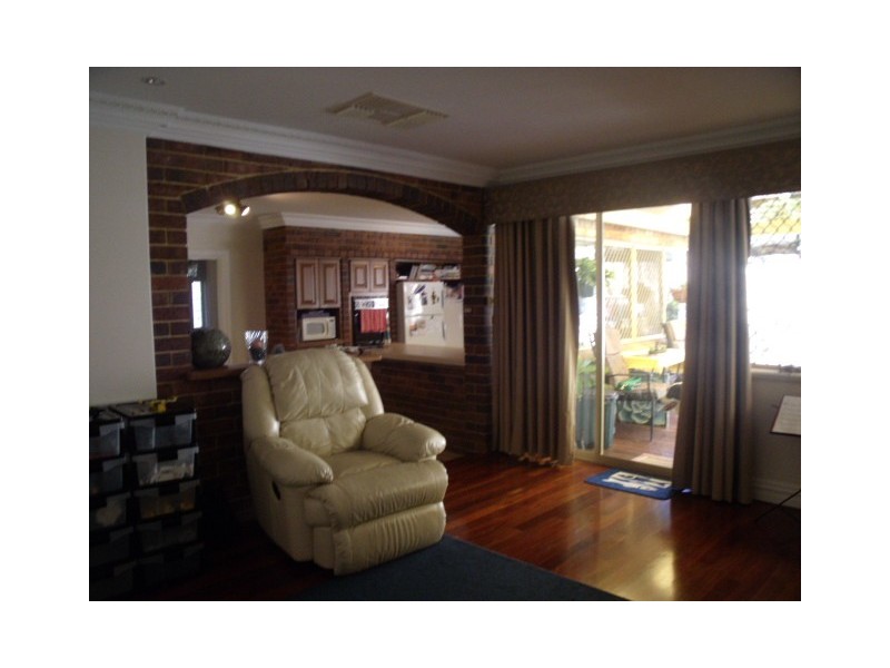 7 Witney Place, Leeming WA 6149