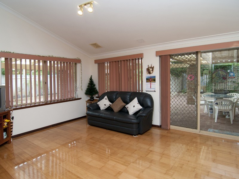 33 Calley Drive, Leeming WA 6149