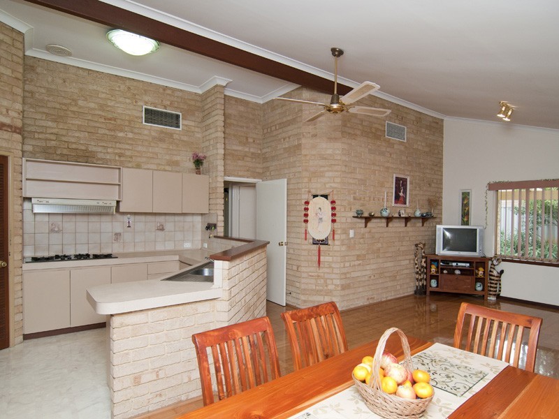 33 Calley Drive, Leeming WA 6149