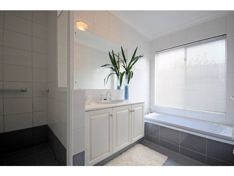 9 Sellen Court, Leeming WA 6149