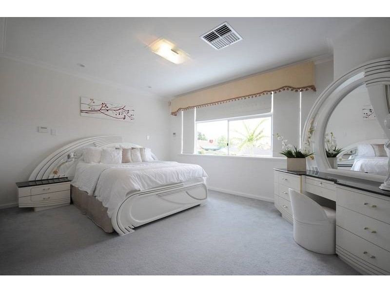 9 Sellen Court, Leeming WA 6149